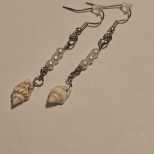 Cute silver 3 white breaded earrings with white shell